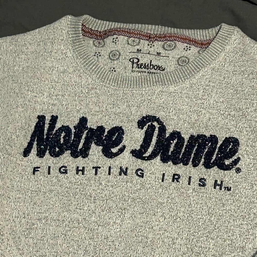 Notre Dame Fighting Irish Sparkle Embroidered Crewneck Sweatshirt - M